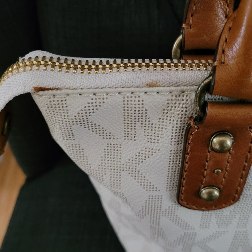 Michael Kors.  Handbag/Tote. Cream/Gold. Small. - Picture 4 of 11